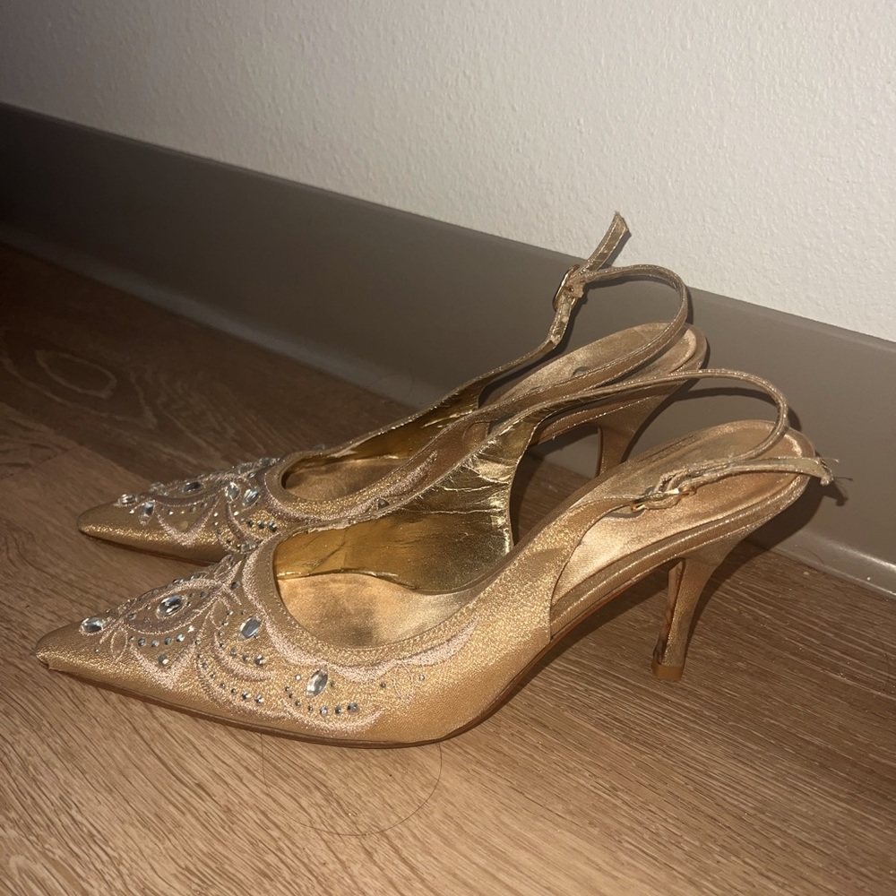 Nina good pointed sling back kitten heel with diamond detail.